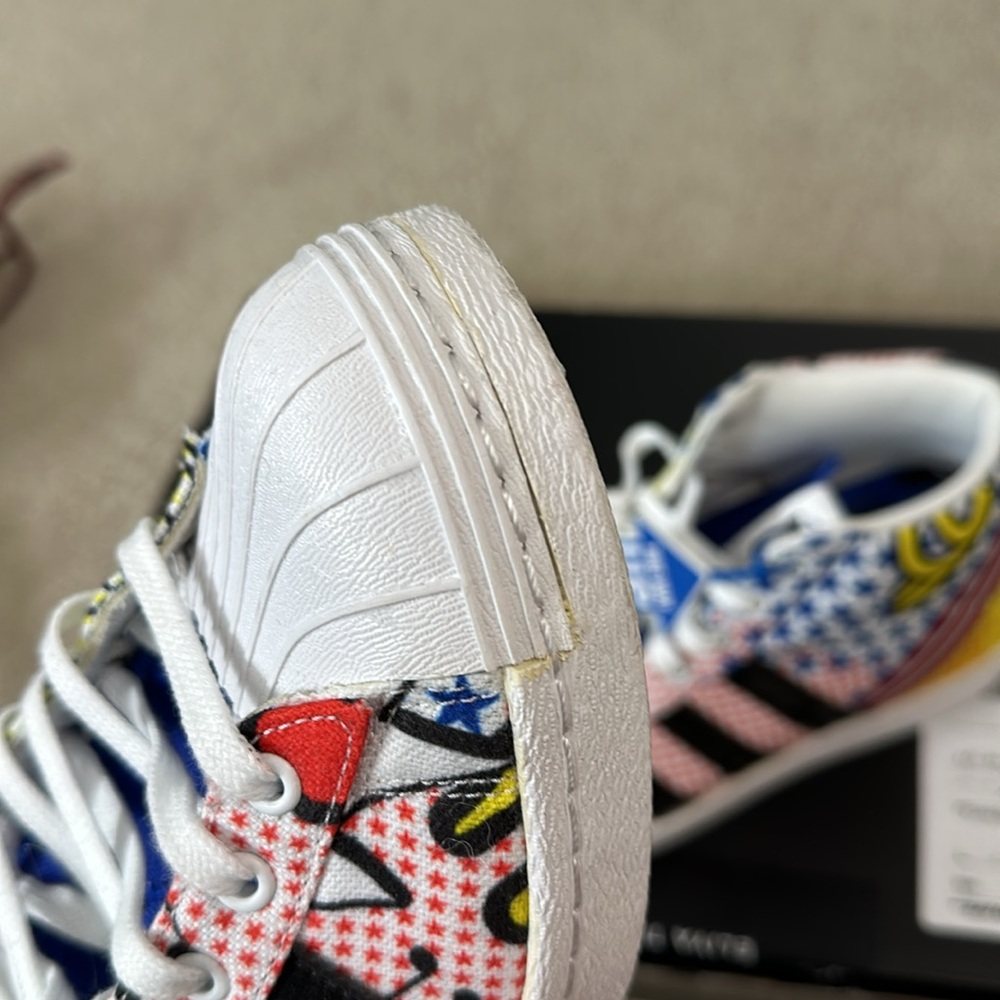 adidas Originals Multicolor Comic Print Sneakers in White and Blue - Picture 6 of 10